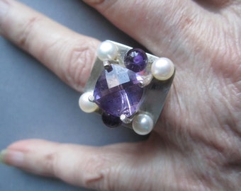 Amethyst and Pearl Ring ./. OOAK Artisan Ring ./. Bague Pierre et Perles ./. Handforged Silver Ring ./. Exclusive Cocktail Ring ./. Amethyst