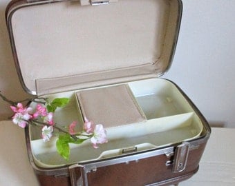 Train Case American Tourister, Vintage Chocolate Brown Small Luggage with TRAY and MIRROR, Carry On Wedding Honeymoon, Perfect Sewing Basket
