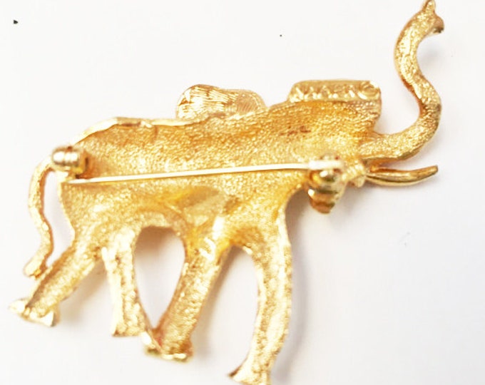 Napier elephant Brooch - gold plated metal - rhinestone - figurine pin