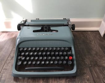 Ollivetti- Underwood Studio 44 Typewriter