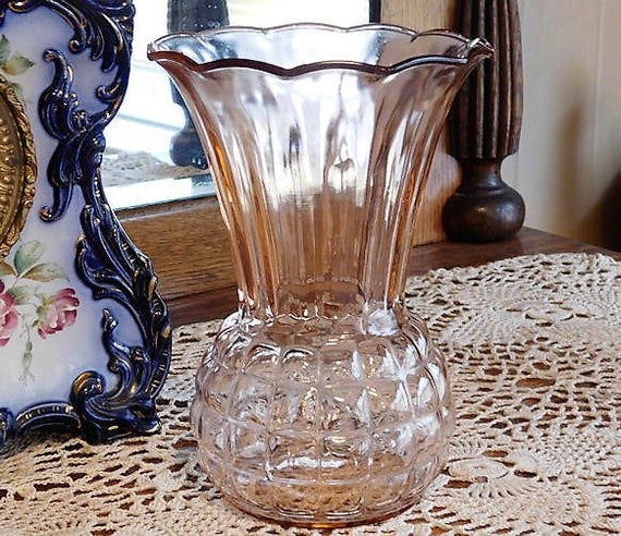 Vintage Anchor Hocking Pineapple Vase Pink Glass Country Cottage Home Decor Block Bubble Optic Waffle Honeycomb Wedding Shower Gift Mom Vase