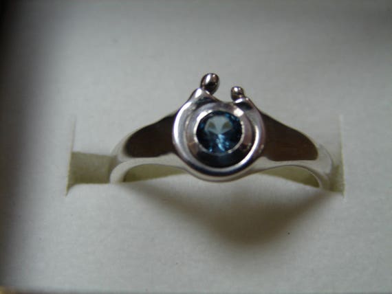 Solid Sterling silver Mother's ring. Mother with child ring.