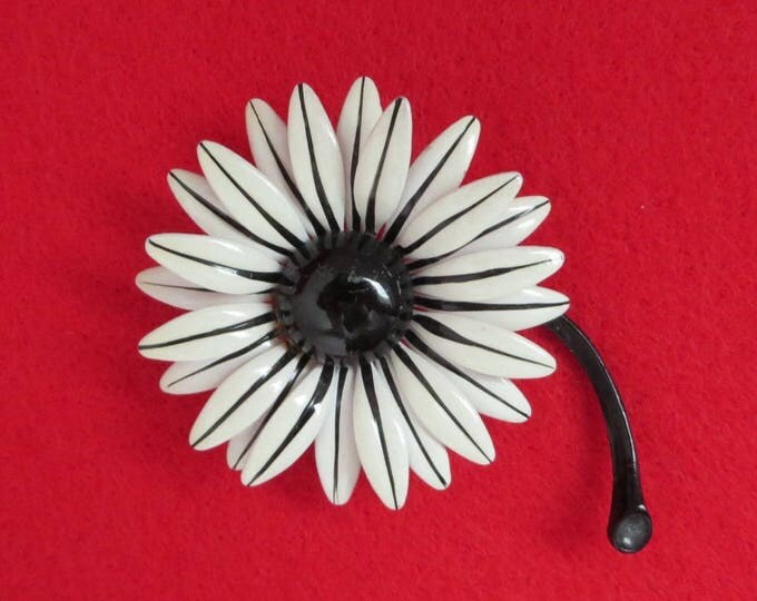 White Black Enamel Daisy Pin, Vintage Retro Flower Brooch Spring Summer Estate Costume Jewelry
