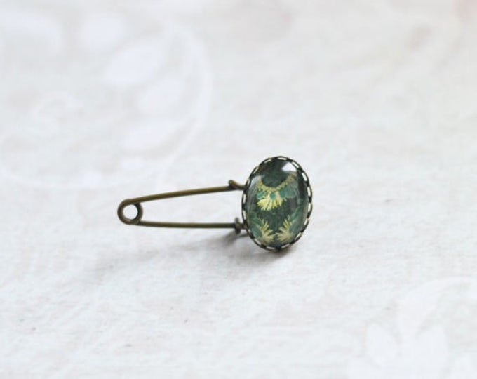 Boho Chic // Mini pin-brooch made from metal brass with image under glass // 2016 Best Trends // Retro Vintage Chic // Fresh Gifts //