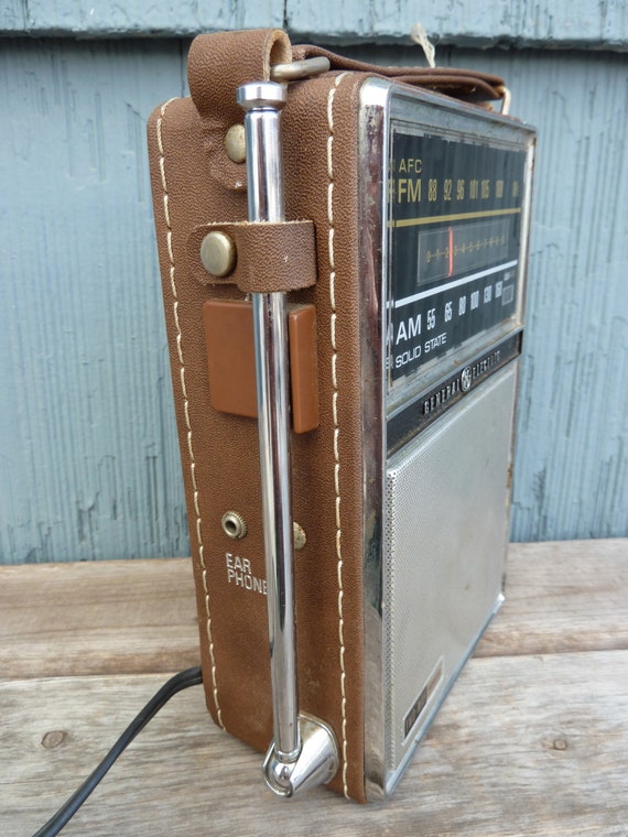 General Electric portable radio AM FM with dial tuner with