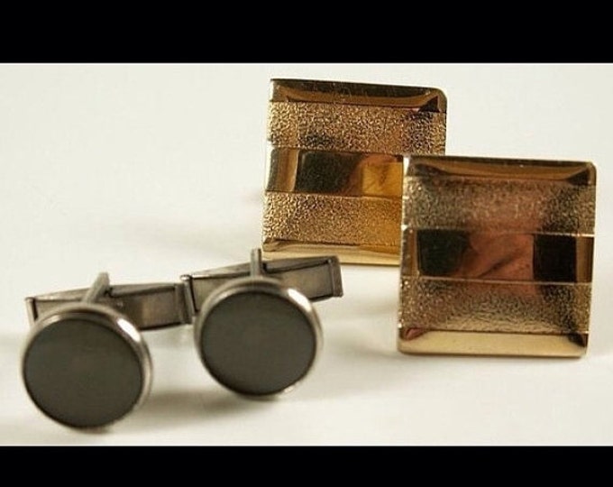 Storewide 25% Off SALE Vintage Gentleman's Set Of Two Gold & Silver Tone Designer Cufflinks Featuring Textured Designs And Geometric Shapes