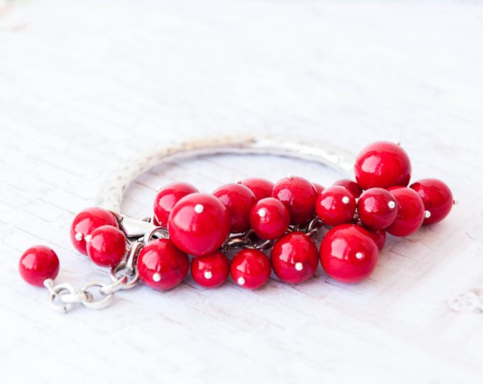 Womens red bracelet, Red bead bracelet, Bracelet rouge, Red jewelry, Red girlfriend gift, Love bracelet, Bracelet femme, Pulsera roja
