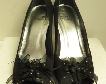Vintage Womens Stuart Weitzman Peek a Boo Black Satin Heels w/ Rhinestone Bow / 8 M.