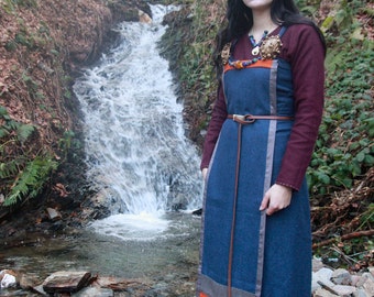 Pan de tablier viking en laine bleue, Harris Tweed orange et soie grise