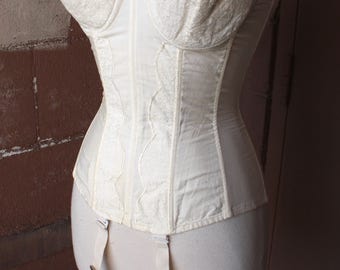 Vintage 1950s Merry Widow Bustier // 40s 50s White Embroidered Bullet Bra Bustier // Pin Up Corset w/ Garters // 32B // DIVINE