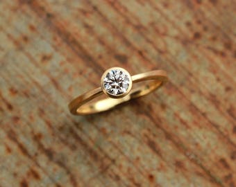 18k ring with brilliant