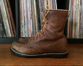 Vintage Mens Distressed Light Brown Insulated Leather Steel Toe Outdoor Work BOOTS Size 9 9.5 Lace Up Hipster Red Wing Gokey