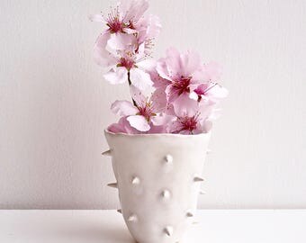 Handmade white spiky ceramic vase, white pottery vase, spiky ceramic flower vase, white vase, white pottery vase, pottery and ceramics, vase