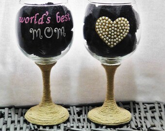 birthday gift for mom, World's best mom wine glass, gift for mom, large wine glass, decorated wine glass, unique gift, rustic wine decor,