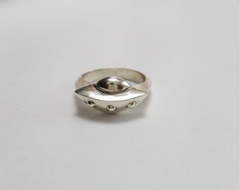 UFO Ring in Sterling silver, silver UFO ring, silver flying saucer ring, silver alien jewelry, celestial jewelry, sci fi jewelry, UFO silver
