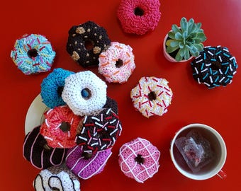 New Crocheted Doughnut Toys Chocolate Doughnut Pink White Doughnut Sprinkles Doughnut Plush Knitted Food Rainbow Doughnut Decor Dog Toy
