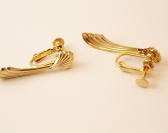 Vintage Goldtone Clip On Earrings - EA293