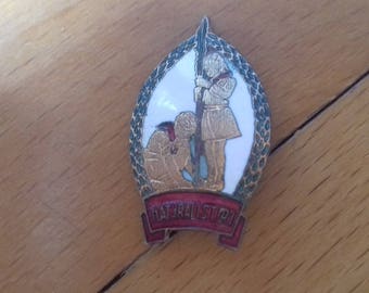 Épingle de lutte Roumanie insigne communiste MMA