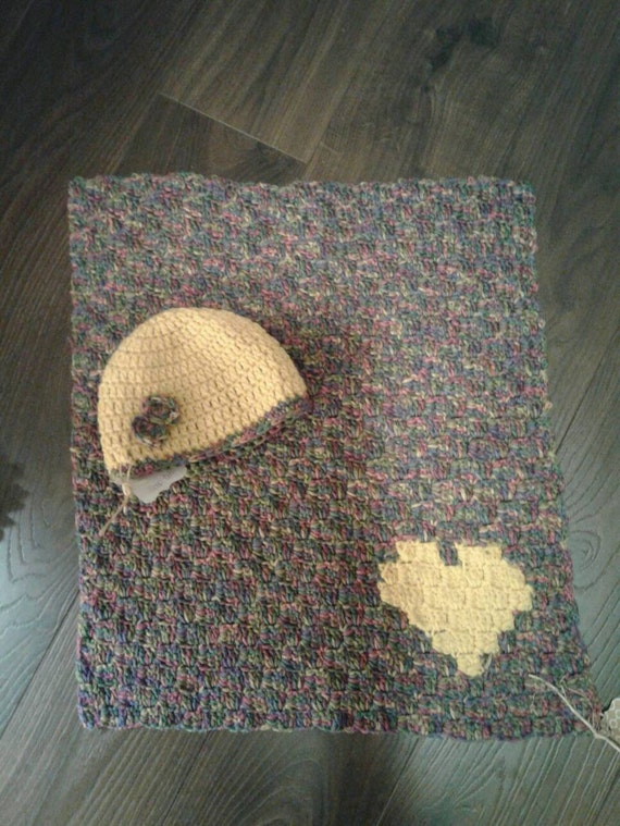 Newborn hat and blanket set