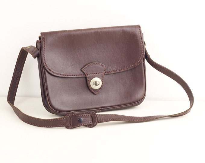 Genuine leather bag, vintage handbag, shoulder bag, short crossbody in dark red, burgundy, oxblood full grain hide, leather purse ca 1970