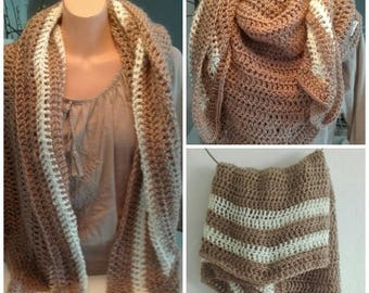 Wrap scarf in beige and off-white