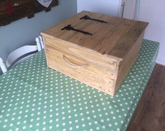 Handmade chest storage box reclaimed wood pallet trunk