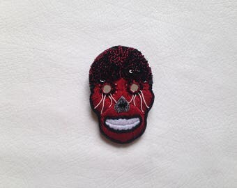 Embroidered brooch hand "Alx"