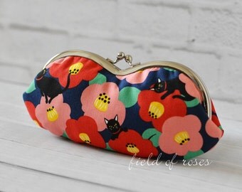 Women's Sunglass Eyeglass Case Kisslock Glasses Case Frame Pouch Camellia and Black Cat Kimono Japanese