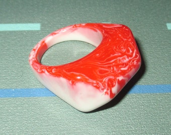 Vintage MOD 60s Red and White Marbled Lucite Chunky Ring Size 7