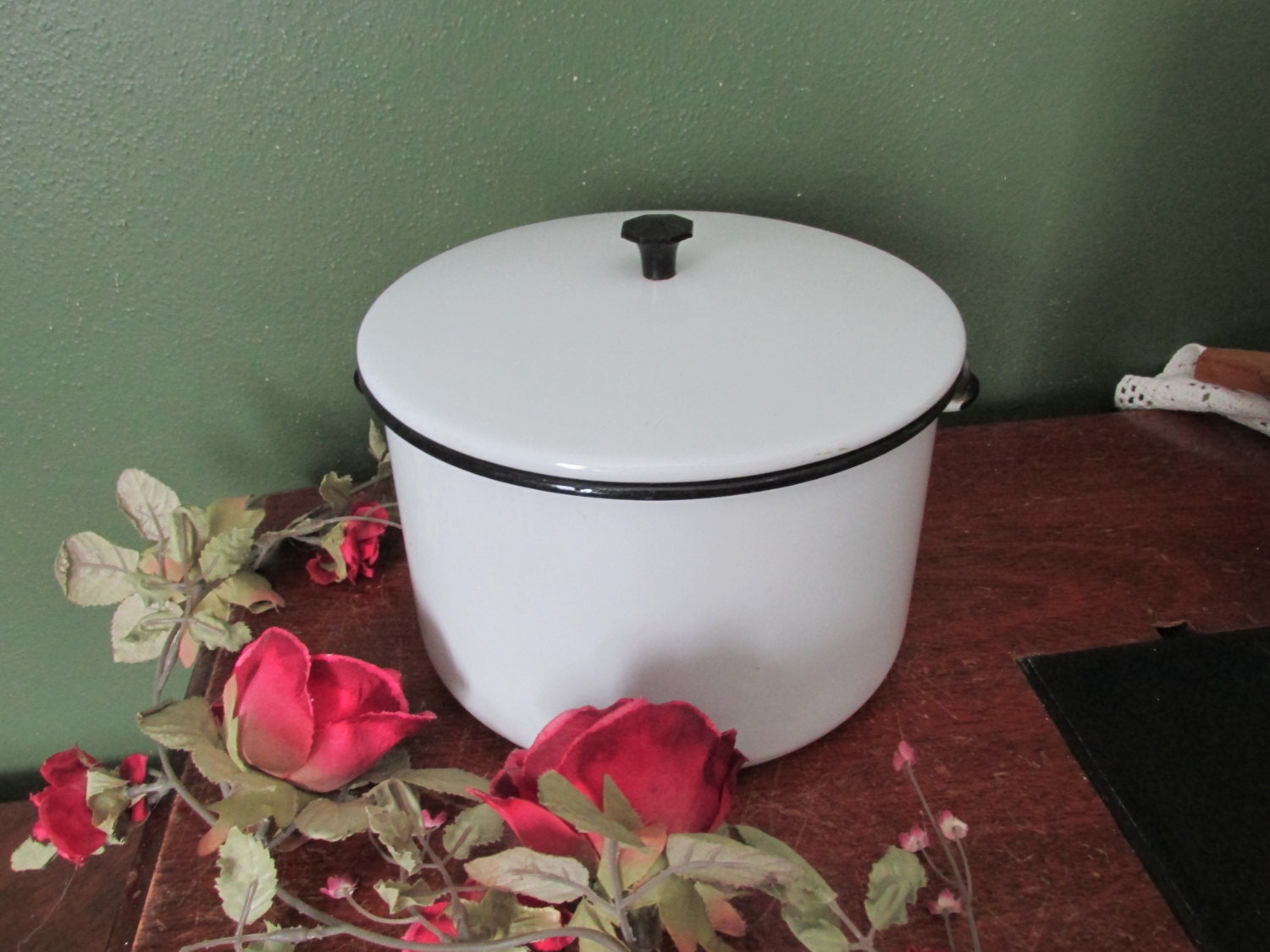 Enamel Stock Pot White and Black Camping Kettle