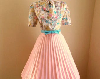 VINTAGE 1960s Womens Peach Accordion Style Pleated Full Skirt