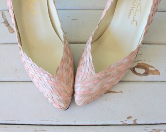 1980s PINK LEATHER Fancy Heels...size 7.5 womens....shoes. heels. pumps. hot pink. retro. fancy. classic. 80s accessories. pink heels. party