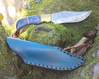 Damascus knife with leather sheath