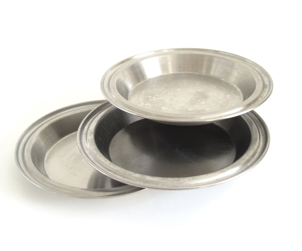 West Bend Stainless Steel Pie Pan No Drip Rim by LaurasLastDitch
