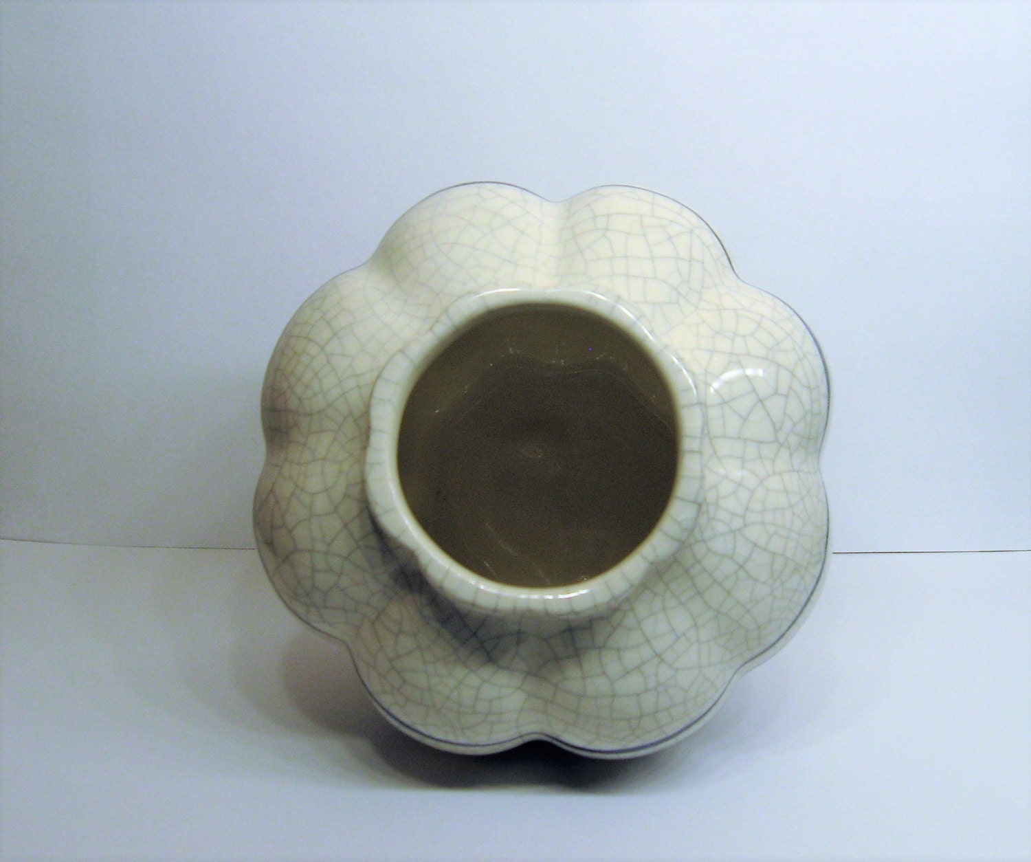 Dedham Pottery Rabbit Potting Shed Pumpkin Vase Blue Crackle
