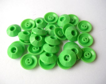 30 Spring Green Buttons - Vintage Round Plastic Buttons - Vintage Buttons - 21mm