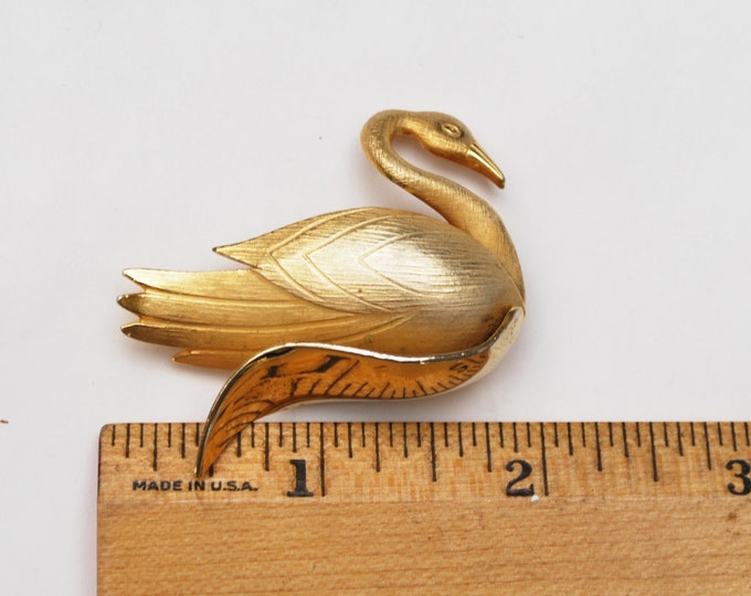 Gold Swan Brooch - Bird - Signed Giovanni - Figurine pin