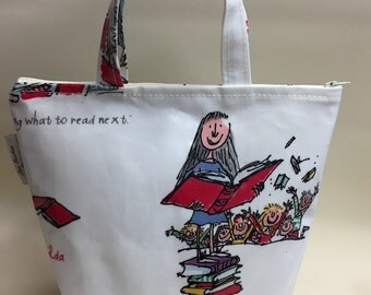 Lunch bag,insulated lunch bag,school bag,kids lunch bag,zipped lunch bag,picnic bag,Roald Dahl Matilda oilcloth