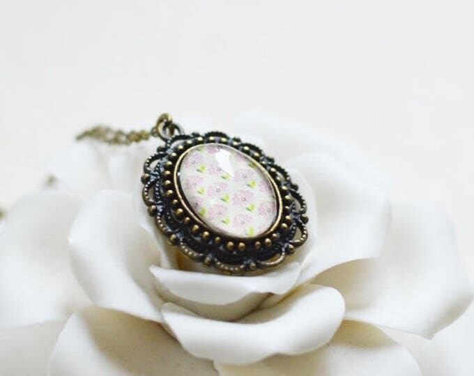 Shabby CHic // Openwork pendant oval metal brass with the image under the glass // Retro, Vintage // Fashion, Glamour // Pastel, Soft //