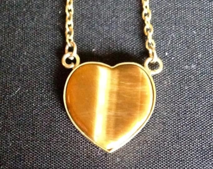 Storewide 25% Off SALE Beautiful Vintage Mahogany Tigers Eye Heart Shaped Pendant With Gold Tone Trim & Chain Featuring Elegant Textured Fin