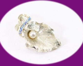 Vintage Brooch Pearl An Rhinestone Brooch Goldtone Brooch Faux Pearl Brooch Vintage Jewelry