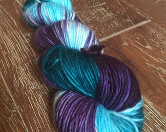 Hand Dyed Singles Superwash Merino DK/Light Worsted Yarn Wool, 100g/3.5oz, 'River Deep'