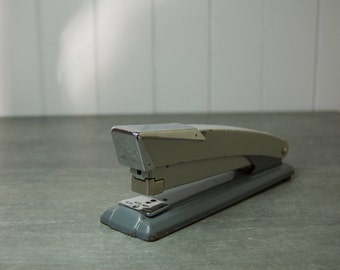 Vintage / Retro Stapler, Spring-loaded Metal (Attache Samuel H. Moss)