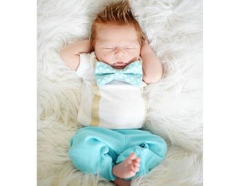 Baby Boy Coming Home Outfit. Newborn hospital outfit. Boy Coming Home Clothes. Newborn Boy Clothes. Newborn bowtie bow tie tie. Aqua chevron