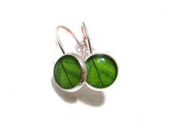 GREEN LEAF EARRINGS - Leaf studs -Tiny Dangle Earrings - spring jewelry - Nature Earrings - Green Earrings - Green Leaves