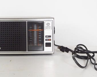 Vintage Retro General Electric AM FM Radio Model # 7-4115B