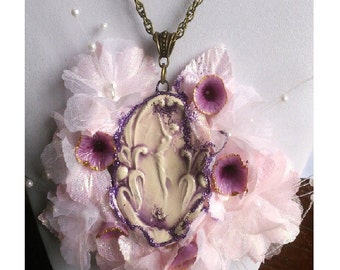 Necklace Pink and mauve ceramic art nouveau "the bath of the nymph Daphne with cold porcelain flowers