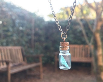 Paper boat in a bottle necklace | Collana con barchetta di carta in bottiglia | Papierboot Halskette | Collar de papel de barco | Origami