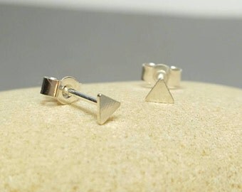 Tiny triangle stud earrings / Sterling silver earrings / geometric post earrings / Modern triangle earrings / Karmasilver UK