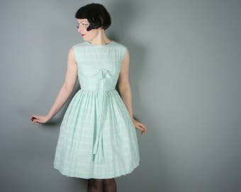 50s pastel MINT green cotton dress with BOW bust and full skirt - summery Mid Century day dress - xs-s